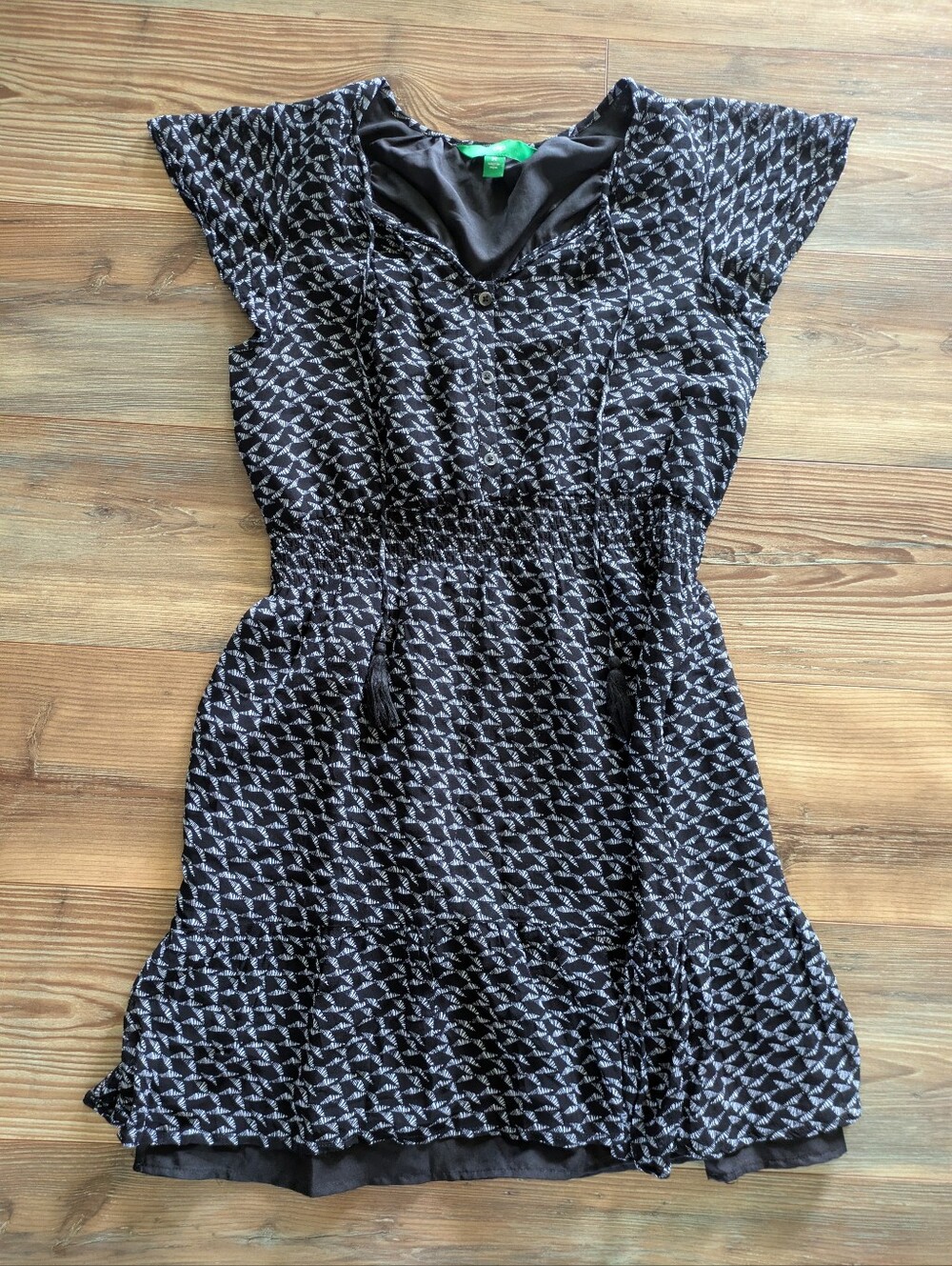 Dip Black & White V Neck Short Flutter Sleeve Lined Ruffle Midi Dress Medium